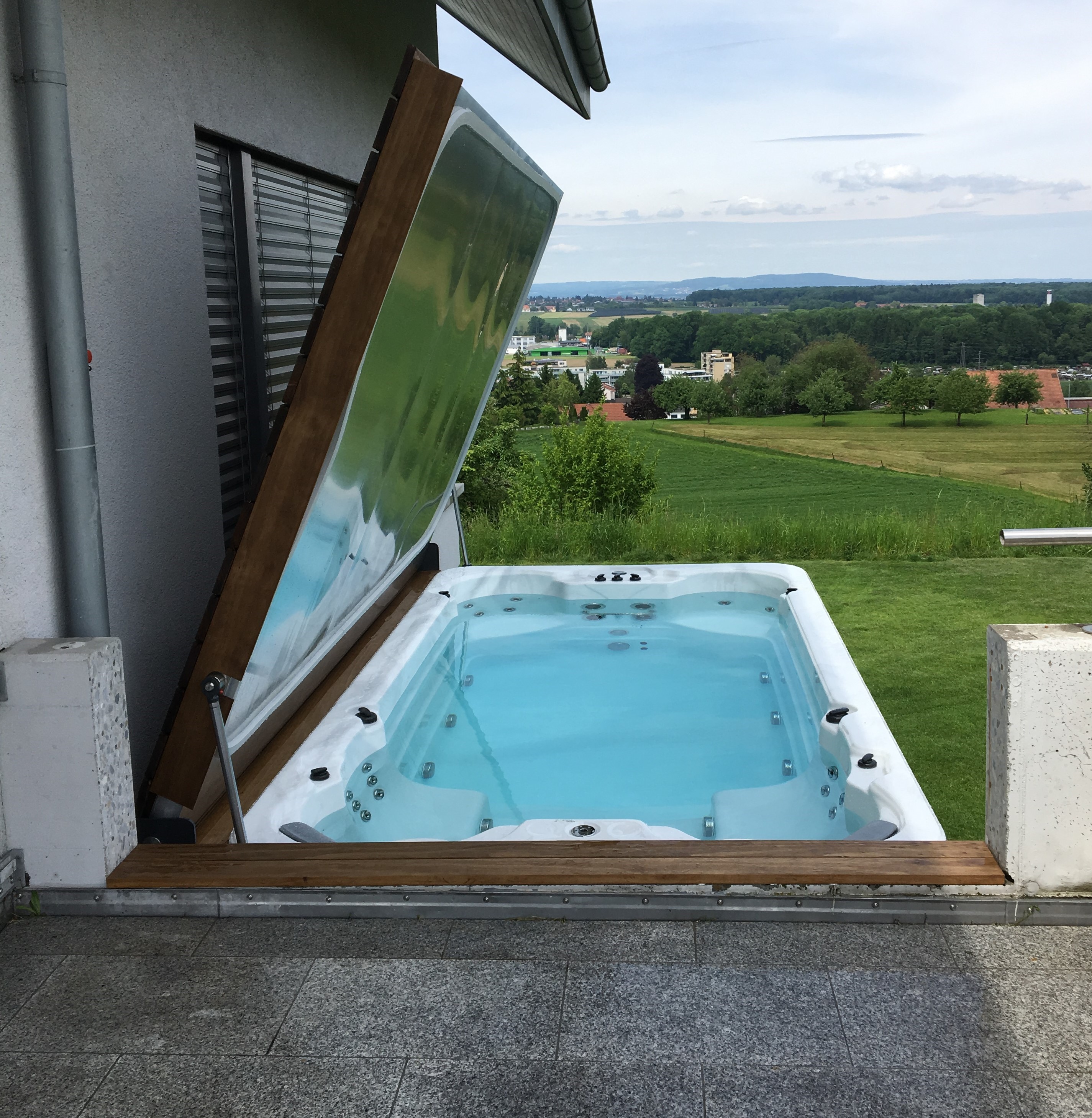 Klappdeck für Schwimmspa hydraulisch