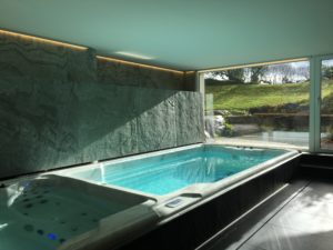 Schwimmspa und Pool Abdeckung klappbar faltbar hydraulisch automatisch