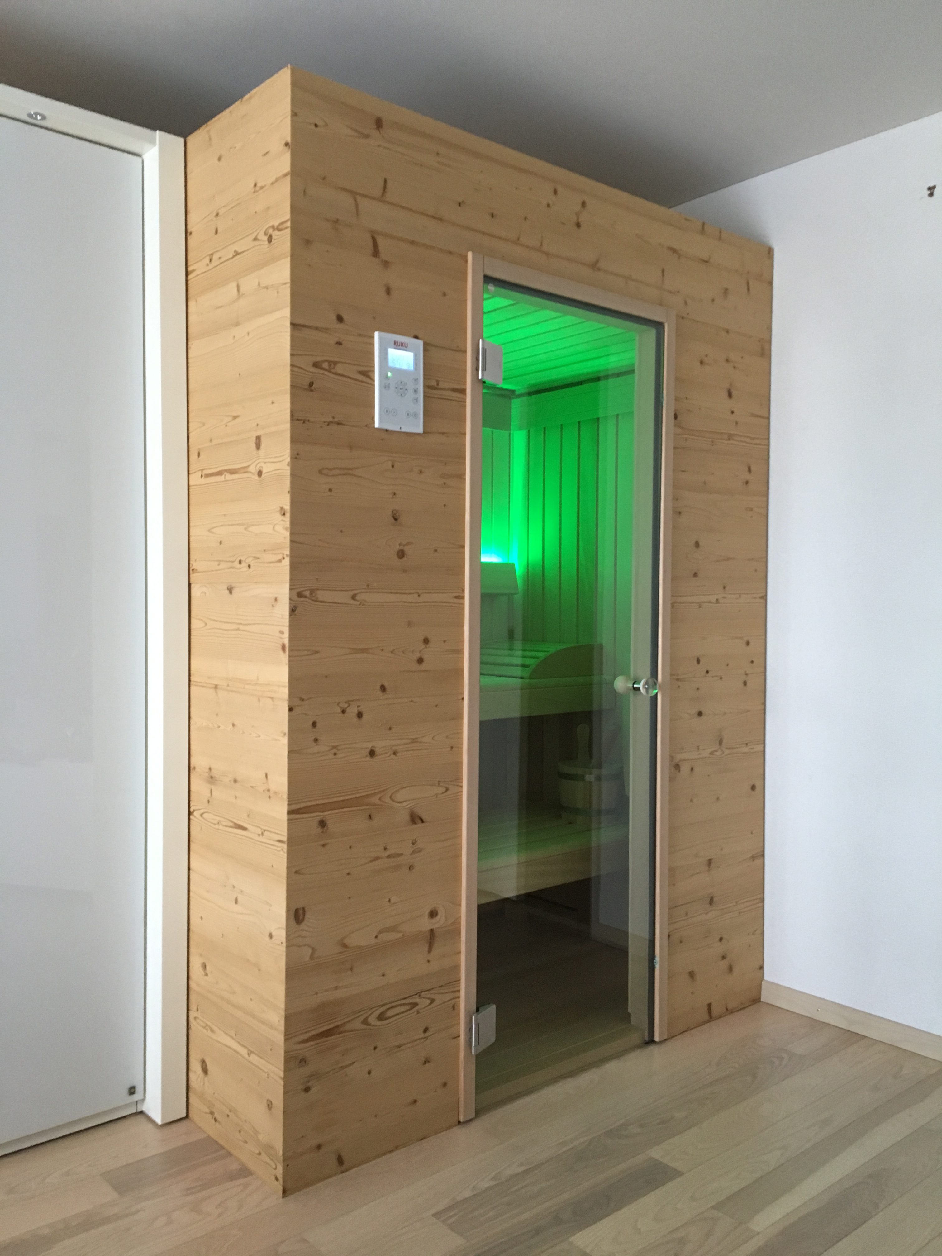 ruku_manufaktur_schweiz_infratherm:mit_altholzverkleidung_rr_variationen_gmbh_ruku_schweiz_grün