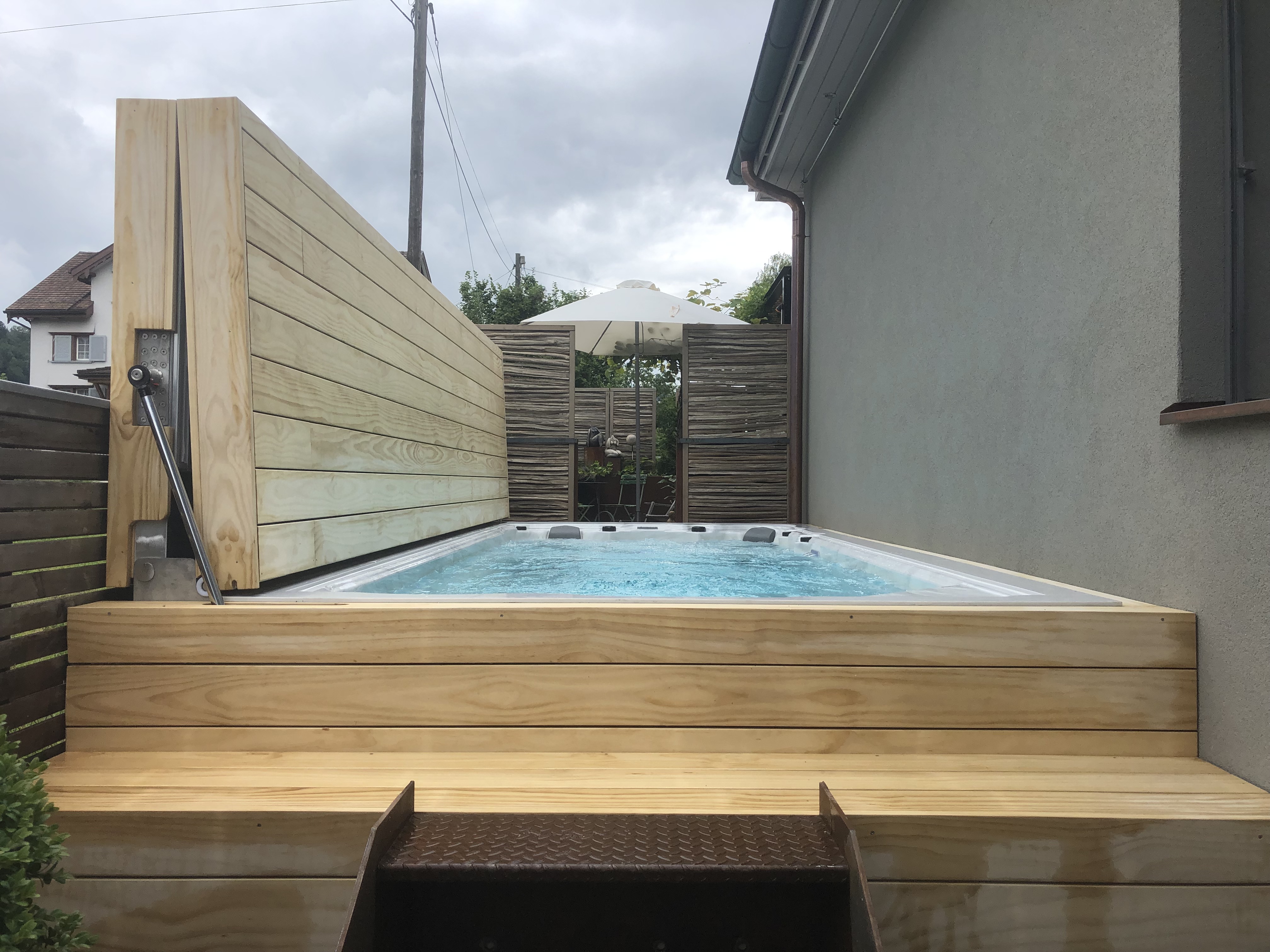 Schwimmspa shwimmspa mit Abdeckung klappbar Rolldeck begehbar